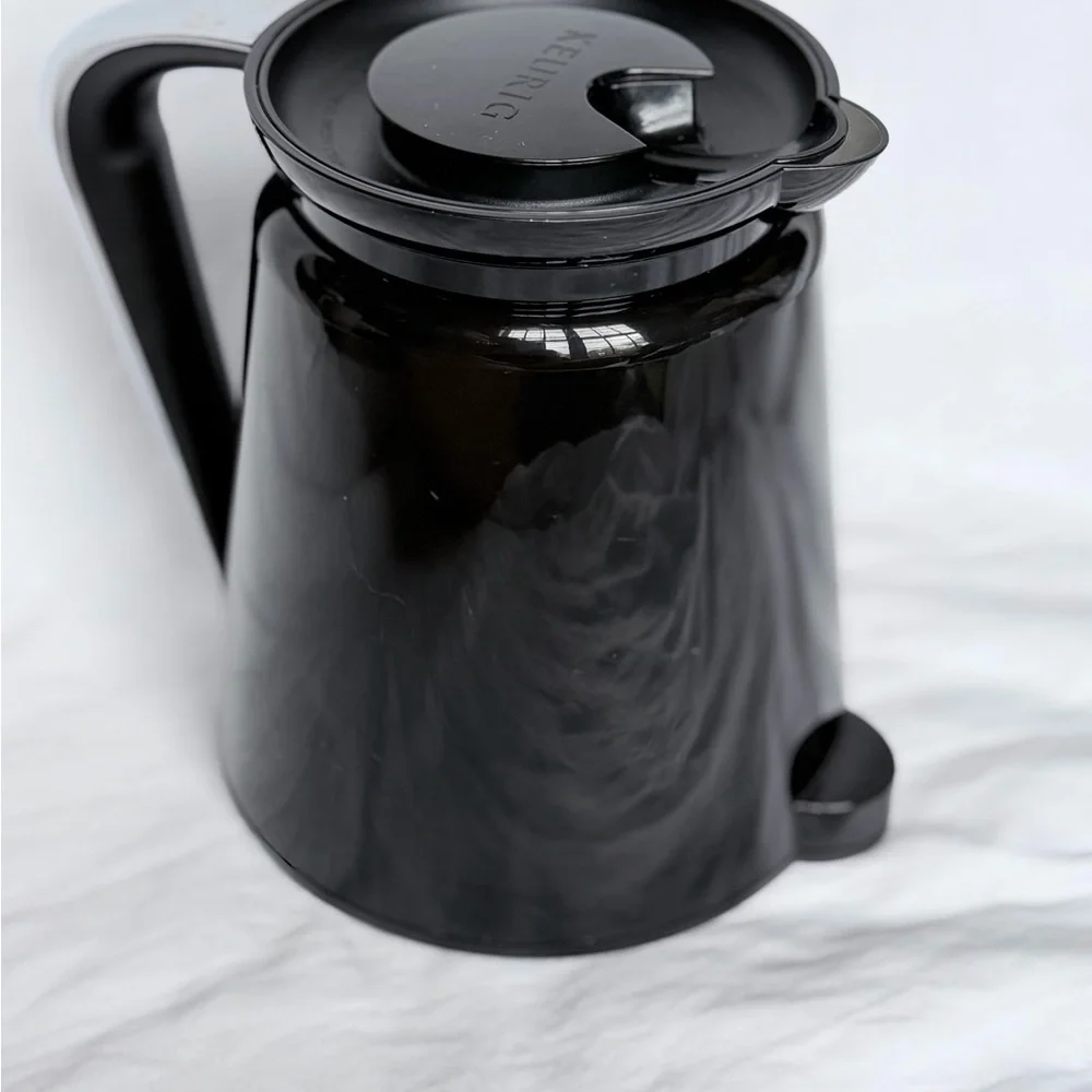Keurig Glossy Black Coffee Carafe with Chrome-Tone Handle